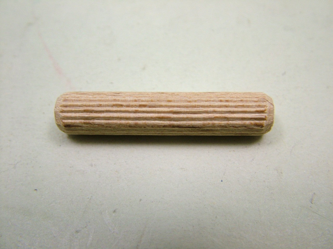 Hardwood grooved dowels 8mm, 40mm long, pack of 100