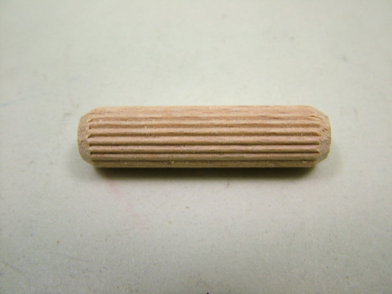 Hardwood grooved dowels 10mm, 40mm long, pack of 100