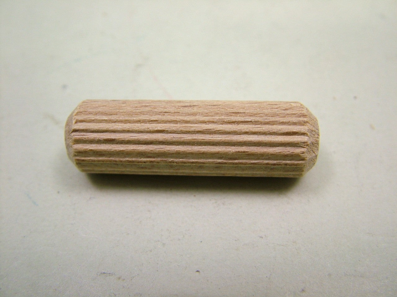 Hardwood grooved dowels 12mm, 40mm long, pack of 100