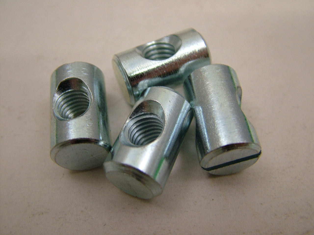 Barrel nuts (cross dowels) M8 thread 20mm long