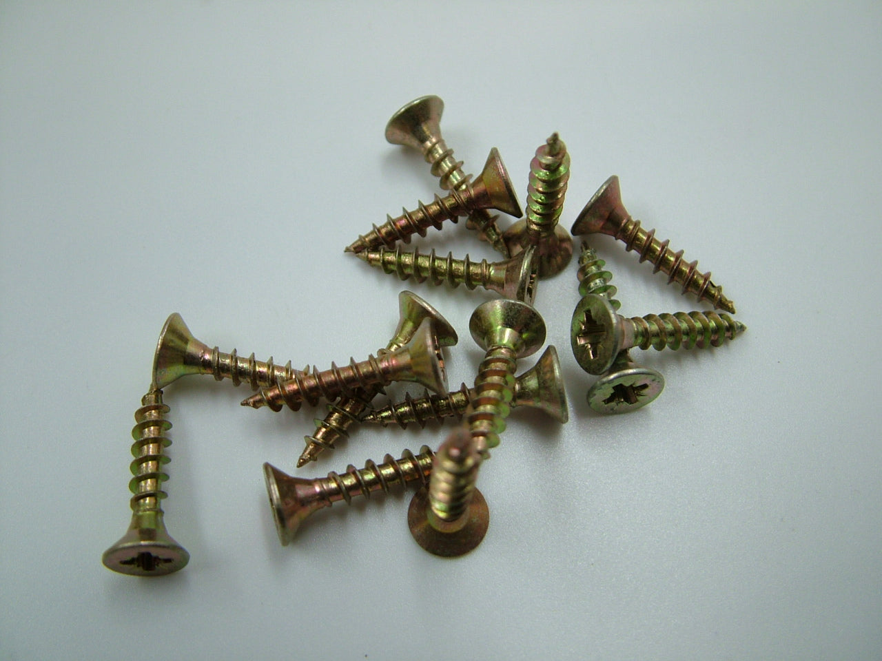 Multipurpose/chipboard screws 4.0 x 20mm, box of 200
